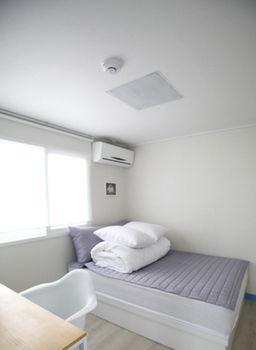 24 Guesthouse Hongdae Guest house Seoul