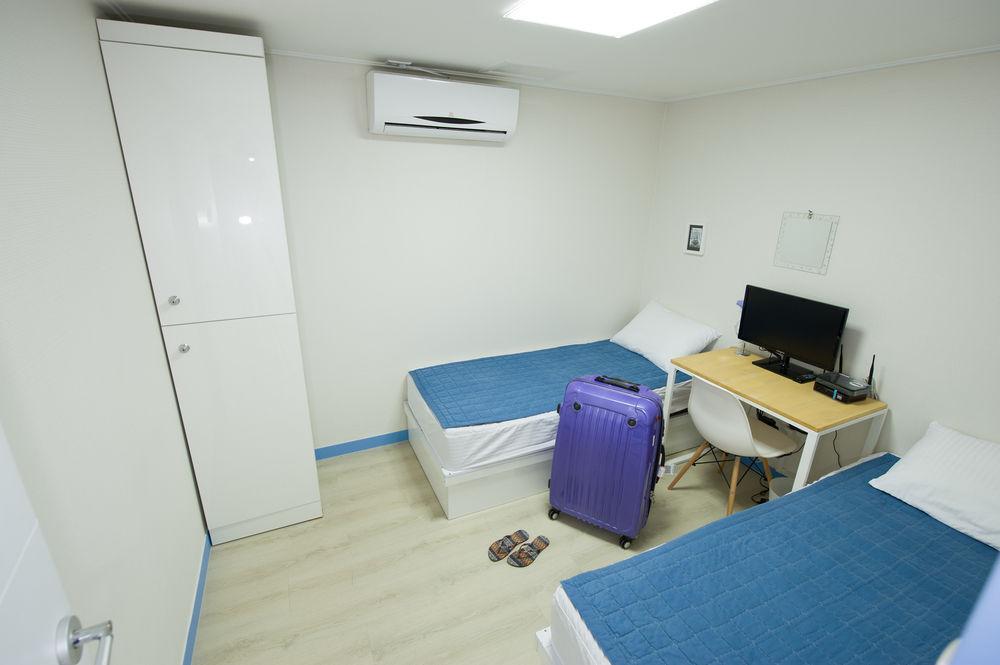 24 Guesthouse Hongdae 2*